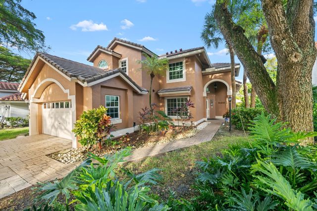 608 Misty Oaks Ln, Pompano Beach, FL 33069