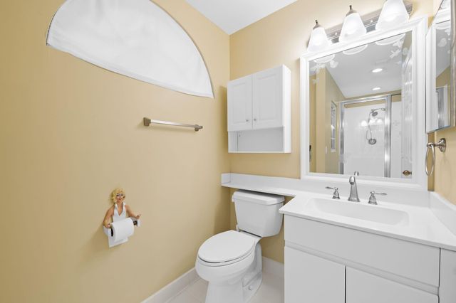 608 Misty Oaks Ln, Pompano Beach, FL 33069