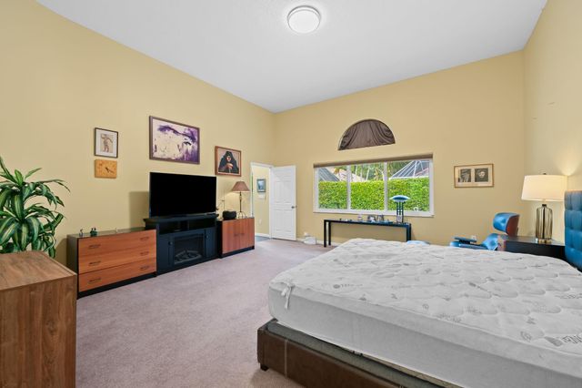 608 Misty Oaks Ln, Pompano Beach, FL 33069