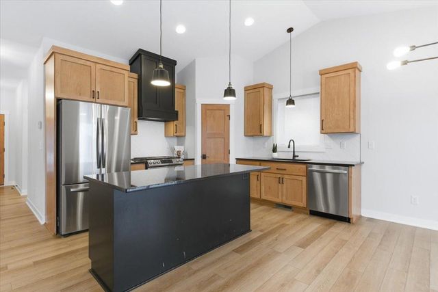 1962 Hadley Hills Drive NE, Rochester, MN 55906