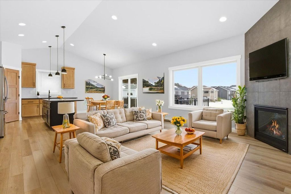 1962 Hadley Hills Drive NE, Rochester, MN 55906