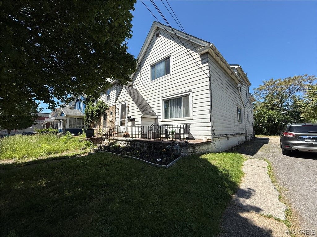 30 Hobart Street, Buffalo, NY 14206