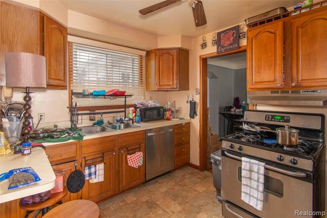 17585 Faust Avenue, Detroit, MI 48219