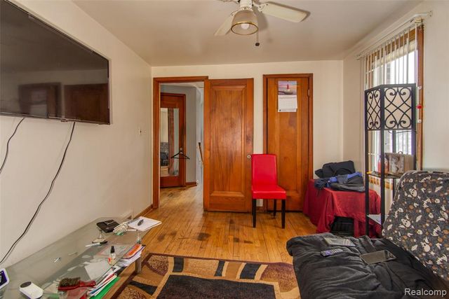 17585 Faust Avenue, Detroit, MI 48219