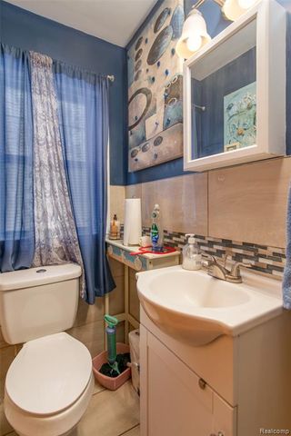 17585 Faust Avenue, Detroit, MI 48219