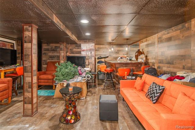 17585 Faust Avenue, Detroit, MI 48219