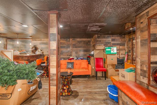 17585 Faust Avenue, Detroit, MI 48219