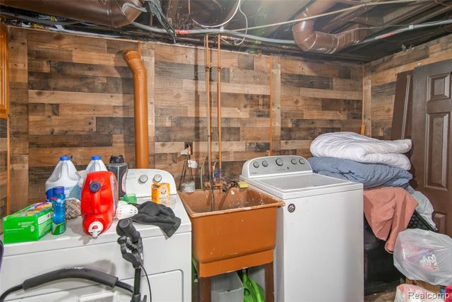 17585 Faust Avenue, Detroit, MI 48219