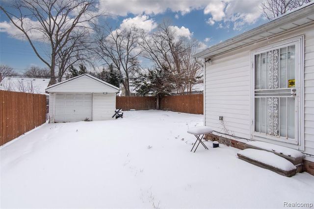 17585 Faust Avenue, Detroit, MI 48219