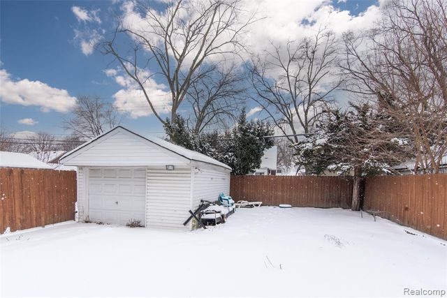 17585 Faust Avenue, Detroit, MI 48219