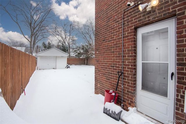 17585 Faust Avenue, Detroit, MI 48219