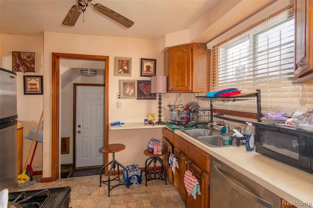 17585 Faust Avenue, Detroit, MI 48219