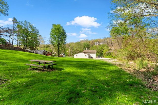 5916 State Road Pp, High Ridge, MO 63049