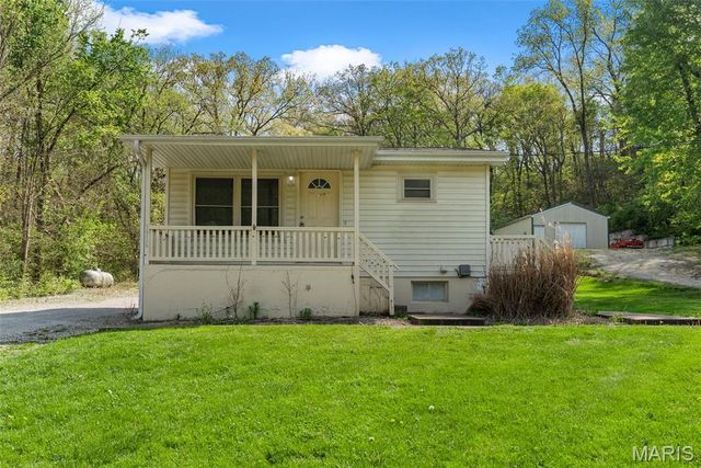 5916 State Road Pp, High Ridge, MO 63049