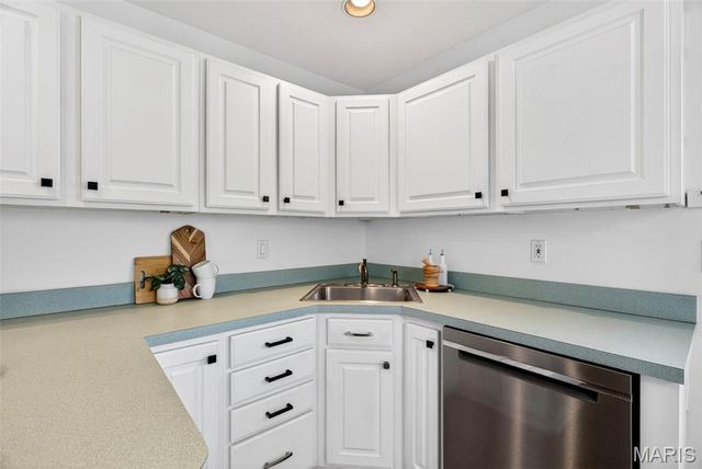 5916 State Road Pp, High Ridge, MO 63049