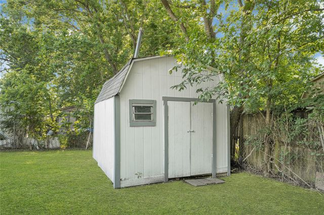 7026 Hedgewood Street, Houston, TX 77016
