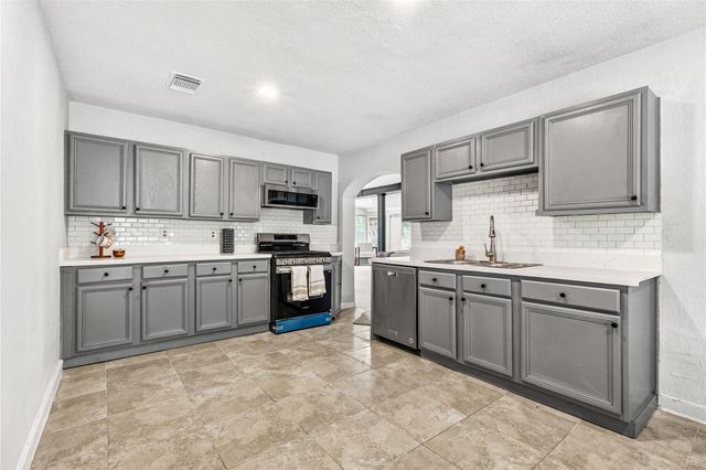 7026 Hedgewood Street, Houston, TX 77016