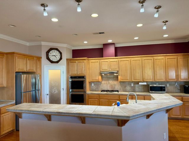 1566 Adams Rd, Yuba City, CA 95993