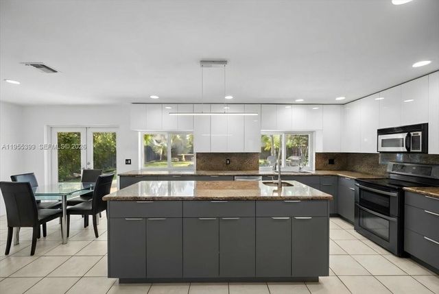 2560 Bass Way, Cooper City, FL 33026