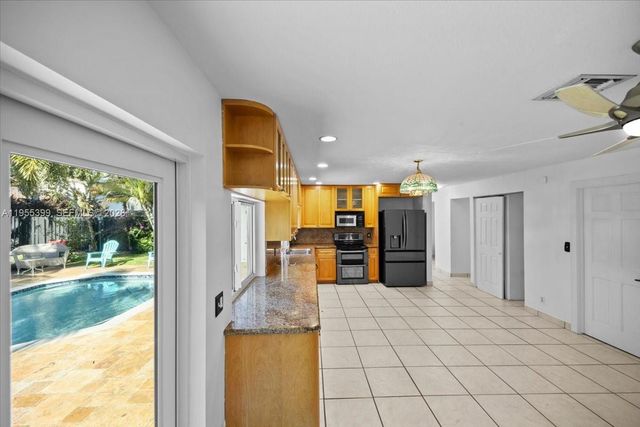 2560 Bass Way, Cooper City, FL 33026