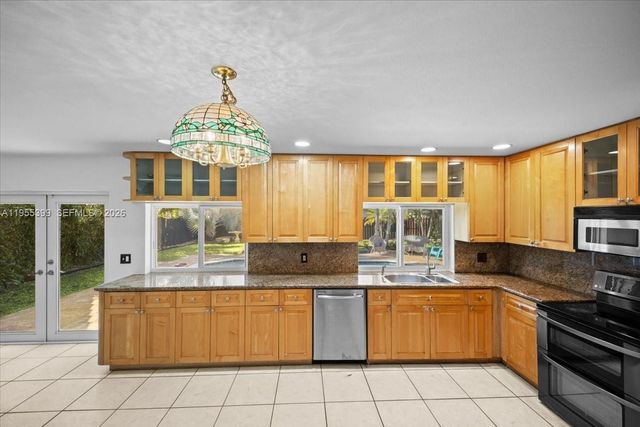 2560 Bass Way, Cooper City, FL 33026