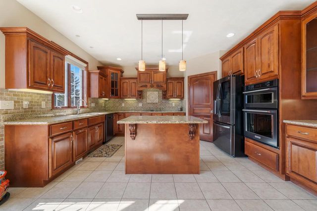 3895 SHOREBIRD COURT, Oshkosh, WI 54904
