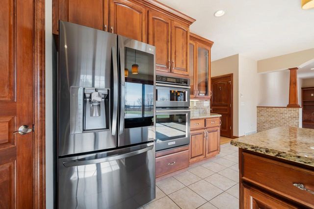 3895 SHOREBIRD COURT, Oshkosh, WI 54904