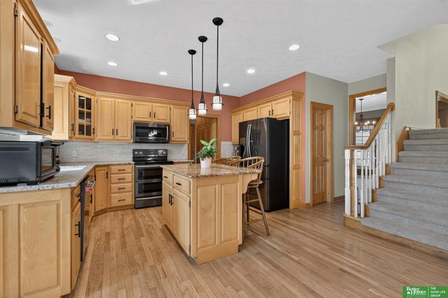 17505 Howard Street, Omaha, NE 68118
