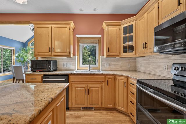 17505 Howard Street, Omaha, NE 68118