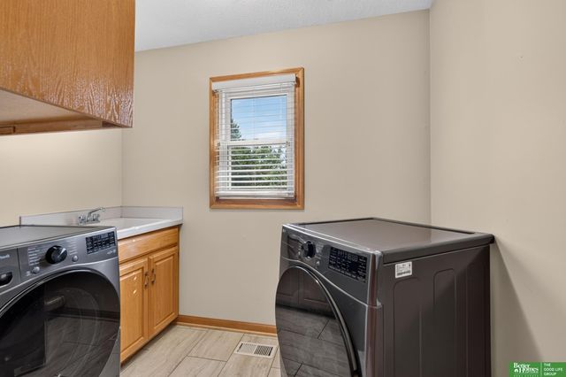 17505 Howard Street, Omaha, NE 68118