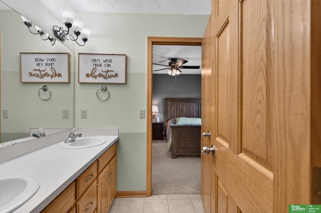 17505 Howard Street, Omaha, NE 68118