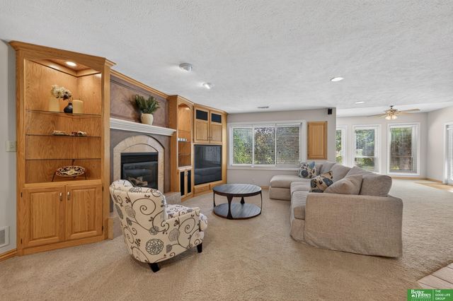17505 Howard Street, Omaha, NE 68118