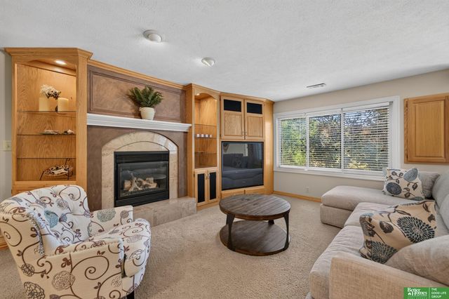 17505 Howard Street, Omaha, NE 68118
