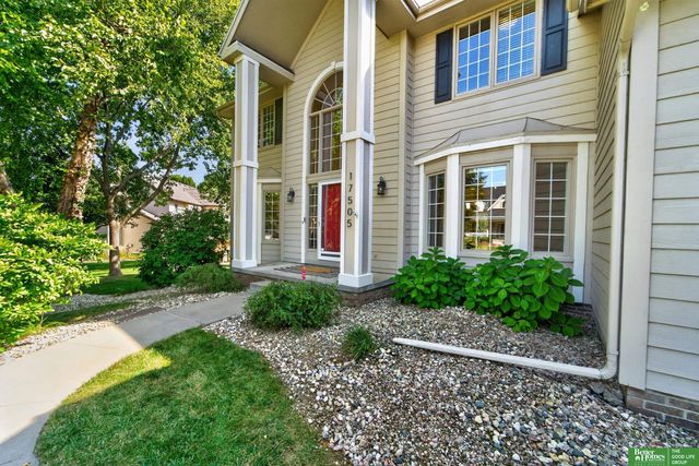 17505 Howard Street, Omaha, NE 68118
