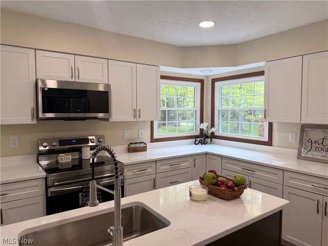 32169 Hickory Lane, Avon Lake, OH 44012