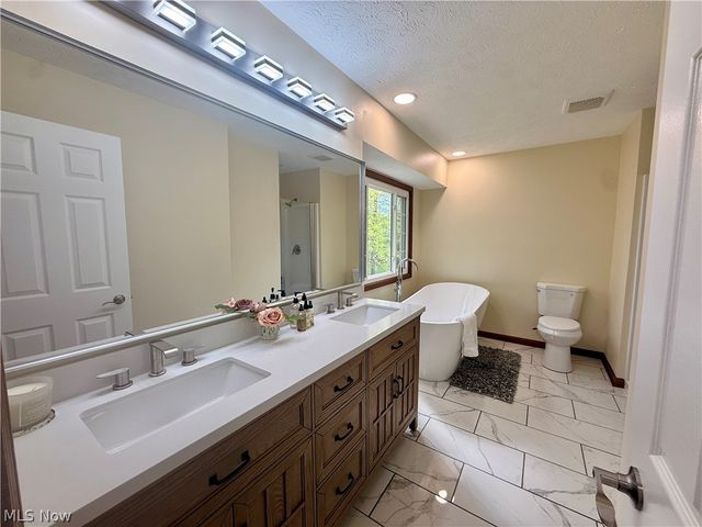 32169 Hickory Lane, Avon Lake, OH 44012