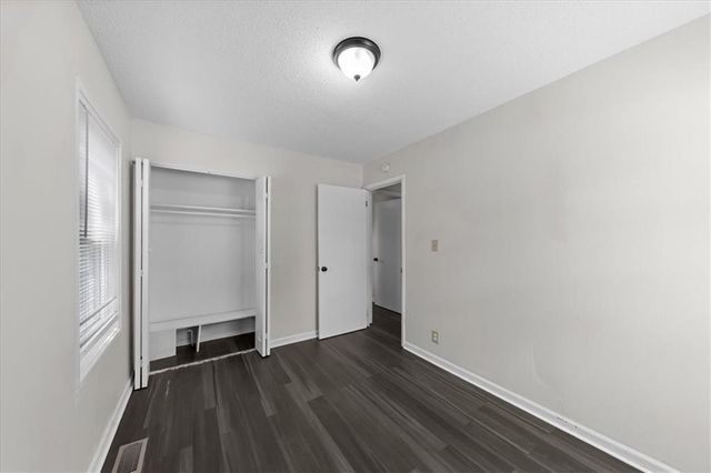 406 N Geronimo Drive, Independence, MO 64056