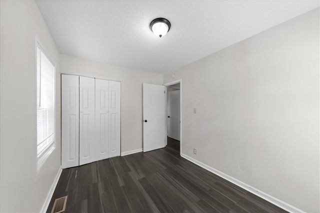 406 N Geronimo Drive, Independence, MO 64056