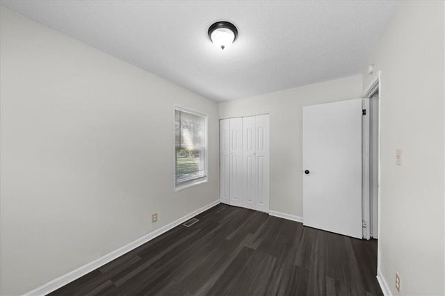 406 N Geronimo Drive, Independence, MO 64056