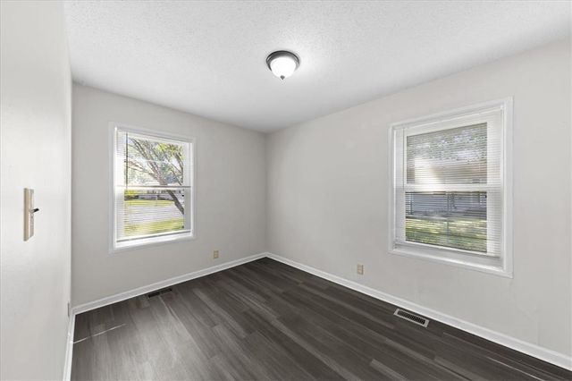 406 N Geronimo Drive, Independence, MO 64056