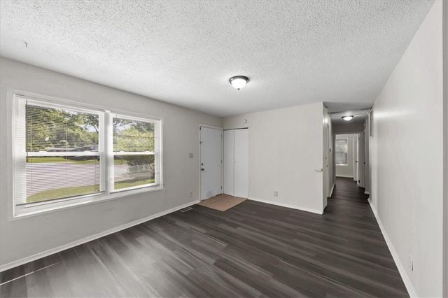 406 N Geronimo Drive, Independence, MO 64056