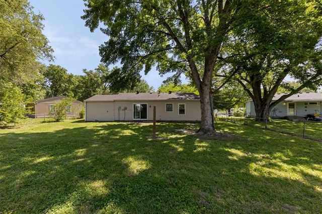 406 N Geronimo Drive, Independence, MO 64056