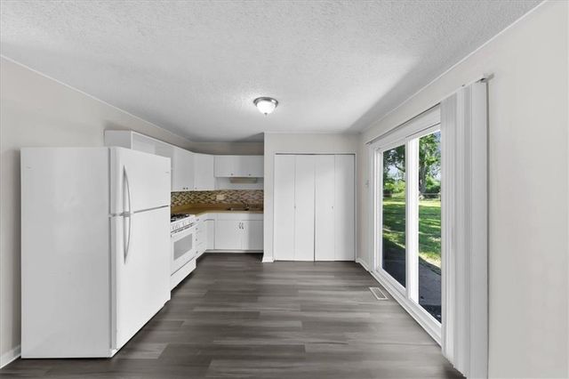 406 N Geronimo Drive, Independence, MO 64056