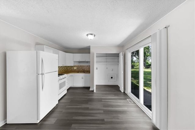 406 N Geronimo Drive, Independence, MO 64056