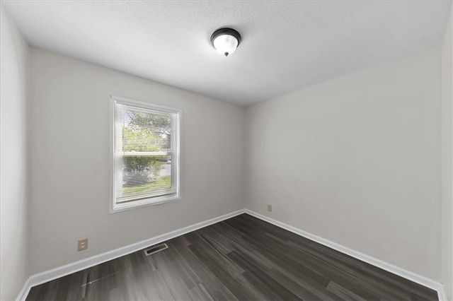 406 N Geronimo Drive, Independence, MO 64056