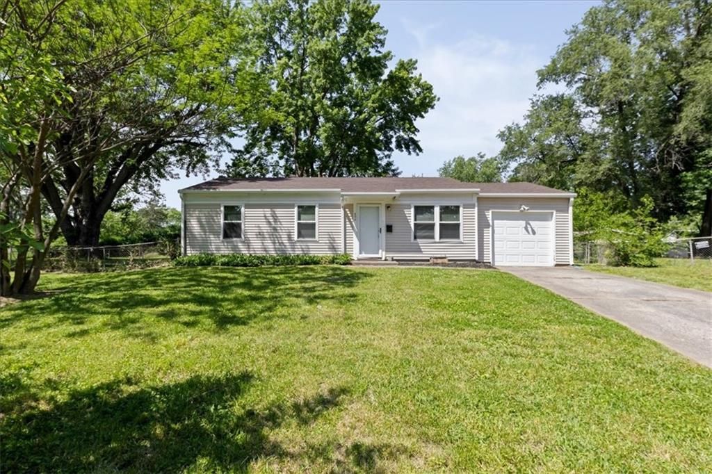 406 N Geronimo Drive, Independence, MO 64056