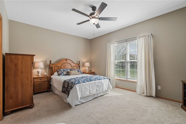 225 17th Avenue Court, Hiawatha, IA 52233