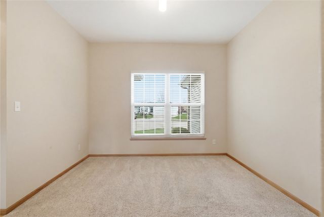 225 17th Avenue Court, Hiawatha, IA 52233