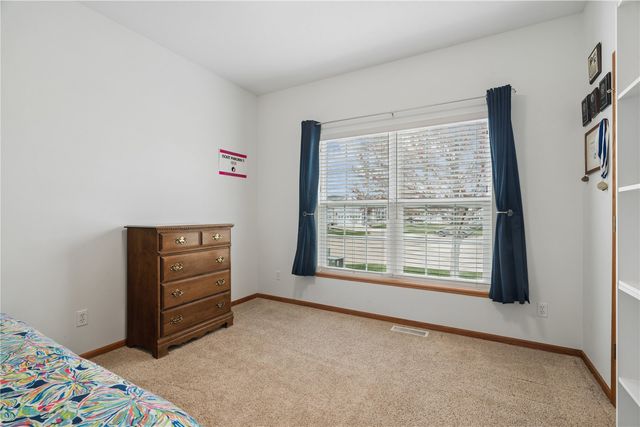 225 17th Avenue Court, Hiawatha, IA 52233