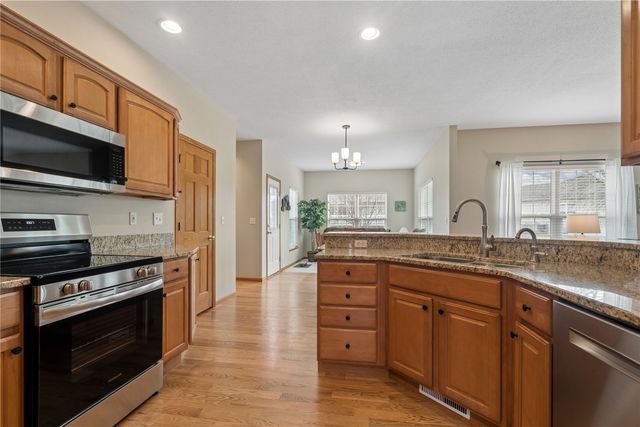 225 17th Avenue Court, Hiawatha, IA 52233